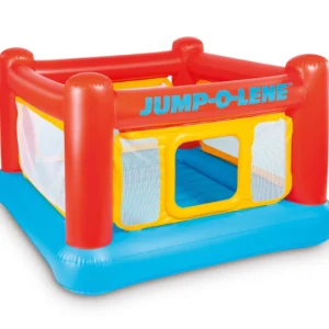 Надуваемо батутище Jump-O-Lene с червени, жълти и сини цветове, идеално за забавление на деца. С мрежести стени за безопасност и просторна играеща площ.