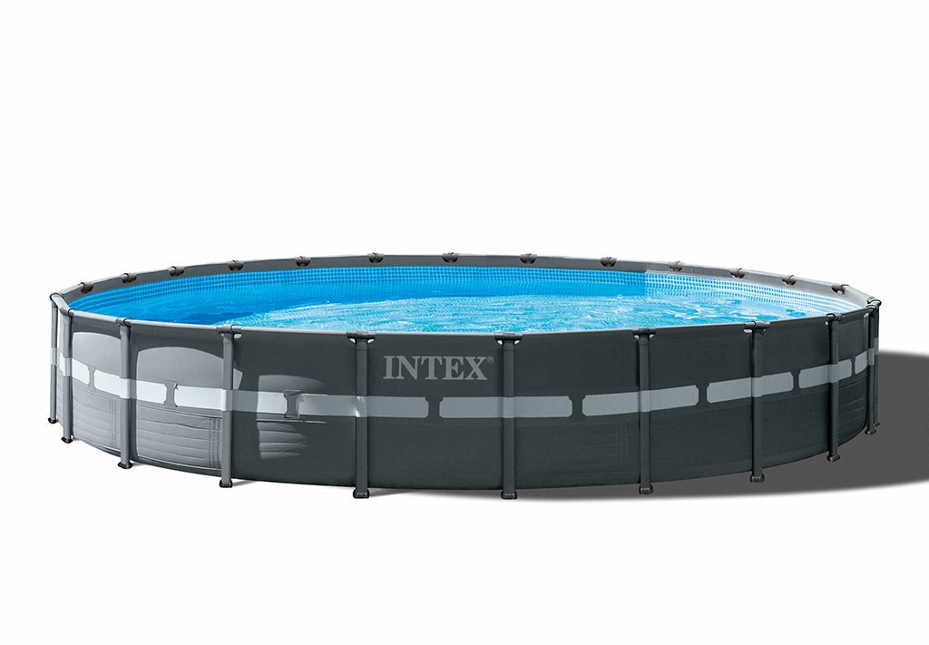 Кръгъл басейн Intex с синя вода и стабилна конструкция. Идеален за лятна отмора.