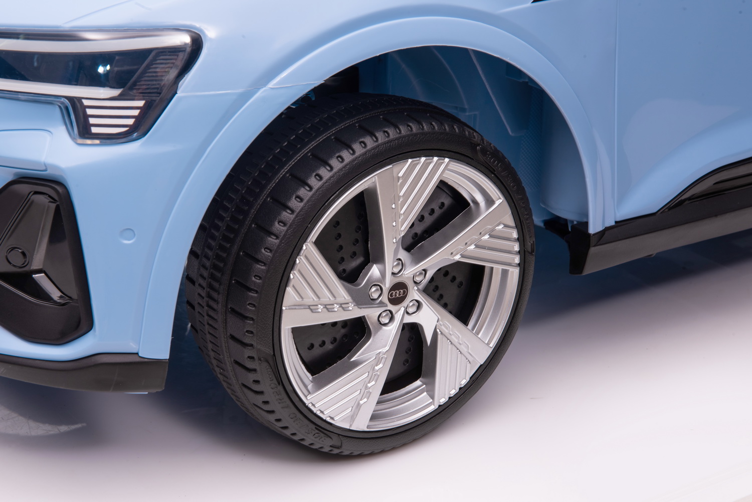 Детски акумулаторен автомобил с USB, Audi QS8, кожени седалки, син - Image 13