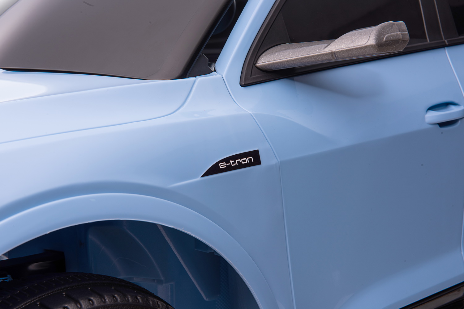 Детски акумулаторен автомобил с USB, Audi QS8, кожени седалки, син - Image 14